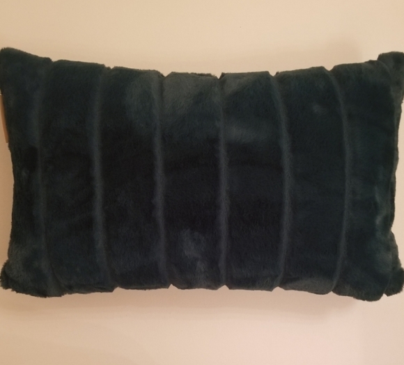 Adrienne Landau Emerald Pillows - Picture 1 of 2